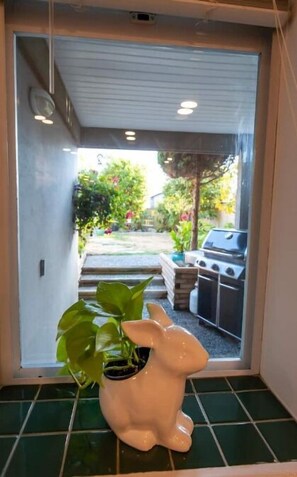 Interior - Cozy Bright 2 BR White Rock ground level basement suite near the beach. (White Rock)