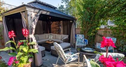 Cozy Bright 2 BR White Rock ground level basement suite near the beach.