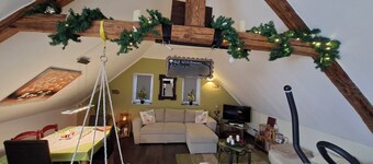 Urgemütliche Ferienwohnung, Offenes Spitzdach Nähe Weinanbaugebieten