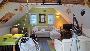 Fernseher, Bücher, Musikbibliothek, Stereoanlage