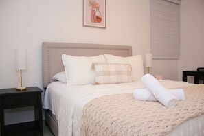 3 chambres, bureau, fer et planche à repasser, accès au Wi-Fi (inclus)