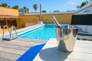 Standard-Villa, Mehrere Schlafzimmer (Villa Oasi al mare near the sea with) | Pool | Außenpool (je nach Saison geöffnet)