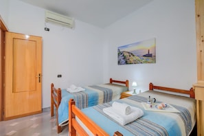 3 bedrooms, free WiFi, bed sheets - Villa Oasi al mare near the sea with pool (Melendugno)