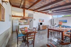 Standard-Villa, Mehrere Schlafzimmer (Villa Oasi al mare near the sea with) | Speisen