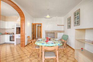 Familienhaus, Mehrere Schlafzimmer (Casa Marangi 250 meters from the sea) | Speisen