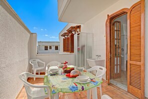 Casa familiar, diversos dormitoris (Casa Marangi 250 meters from the sea) | Servei de restauració a l'aire lliure