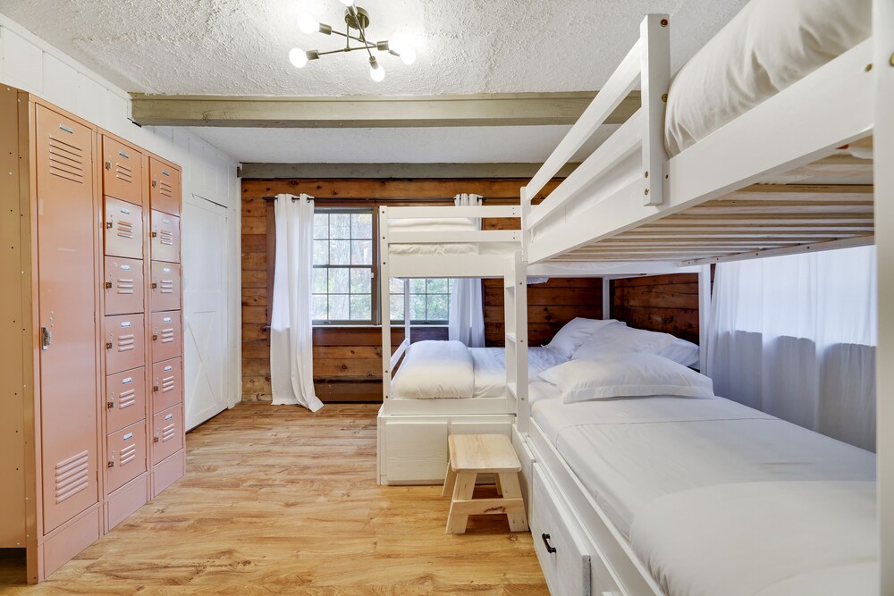 Modern Storybook Cottage near Poconos, 1.5 Acre Beautiful Mountainside