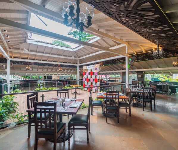 Restaurant - Treebo Sai Rekha Inn (Nashik)