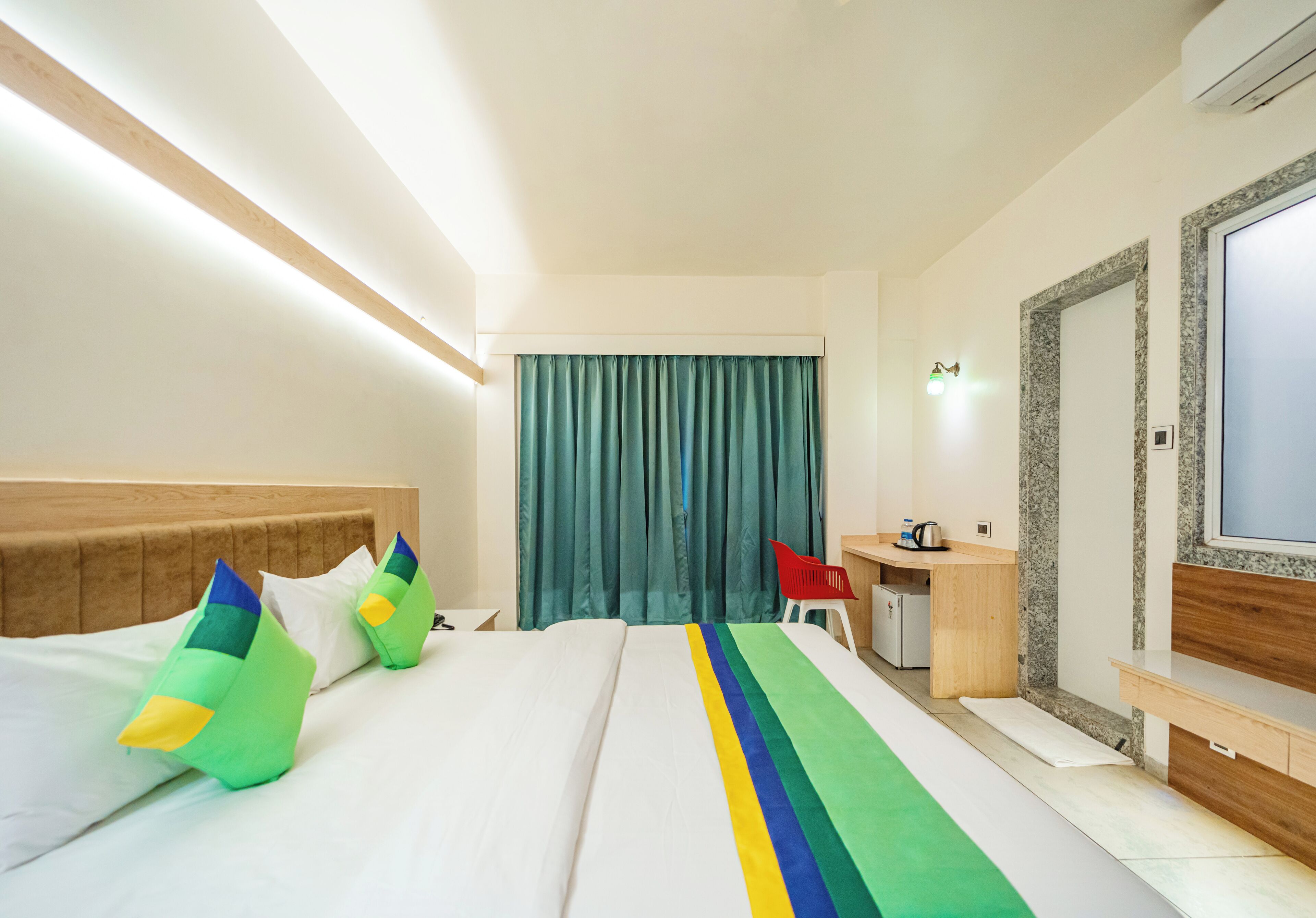 デラックス ルーム | デスク、遮光カーテン、アイロン / アイロン台、ベッドシーツ