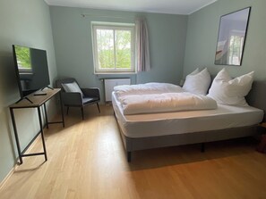 2 bedrooms, iron/ironing board, travel cot, WiFi