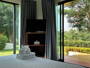 Rom – deluxe, terrasse, elveutsikt | Utsikt fra rommet