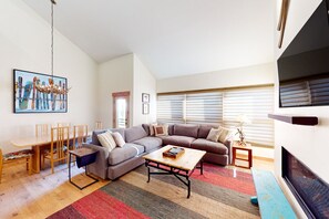 Televisie en een open haard