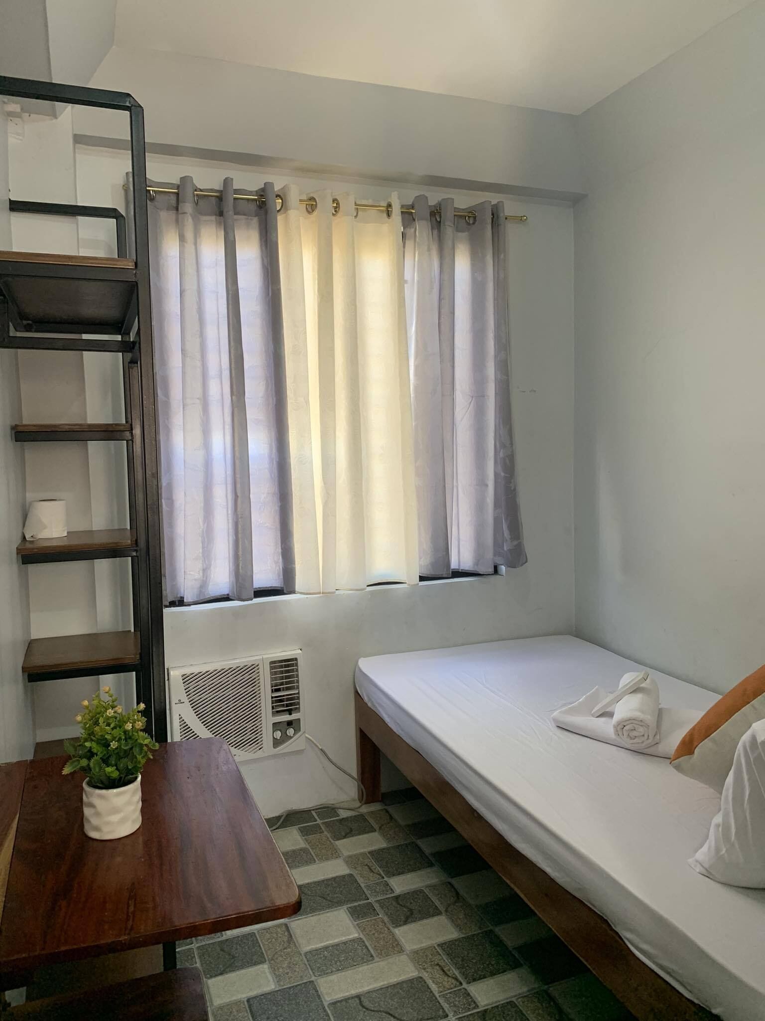 Desk, soundproofing, free WiFi