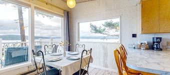 Eagle's Oceanview - Oceanfront home near public boat launch with beautiful views