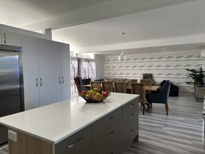 Dining - South Coast Retreat (Surfside)