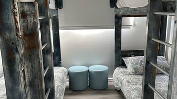 4 bedrooms, iron/ironing board, bed sheets