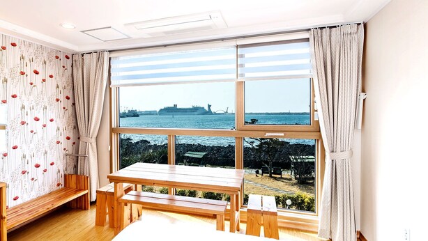 In-room dining - Aerang and Baebijang's House (Jeju City)