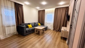 Deluxe Villa | Living area | 100-cm Smart TV with cable channels, fireplace, heated floors