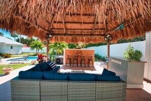 Terrace/patio - Palm Tree Island Estate: Heated Pool + Guest House (Delray Beach)