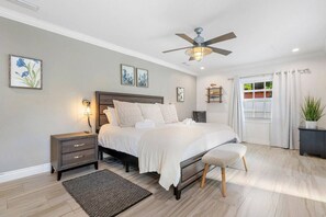 5 bedrooms, desk, iron/ironing board, WiFi