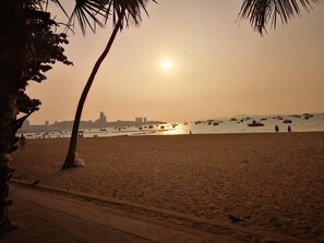 On the beach - Matcha House Jomtien Pattaya (Pattaya)