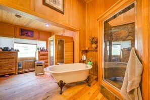 Towels - Salmon Vacation Rental w/ Mountain Views! (Salmon)