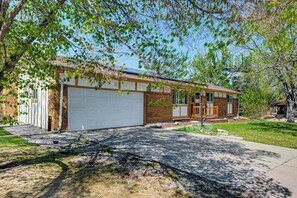 A residential house with a garage, a front porch, and a well-maintained lawn. - 4 Mi to Olde Town Arvada! Dog-Friendly Home, Yard (Arvada)