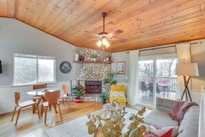 TV, fireplace, books, music library - Mid-Century Mod Cottage, Steps to Lake Gregory! (Crestline)