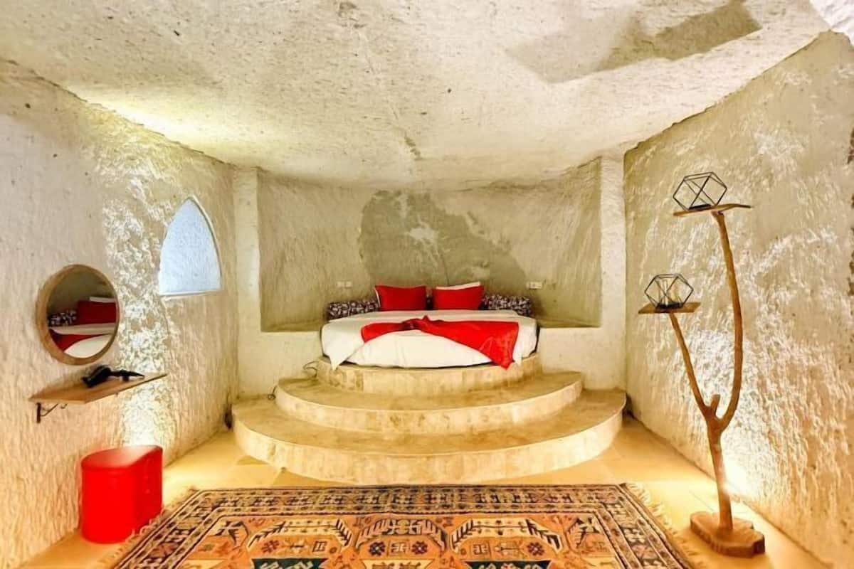 1 bedroom, minibar, individually decorated, individually furnished