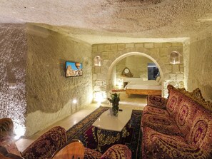 Gorkundere Family Cave Suite | Living room | 32-inch LED TV with satellite channels - MY CAVE SUITE (Nevsehir)