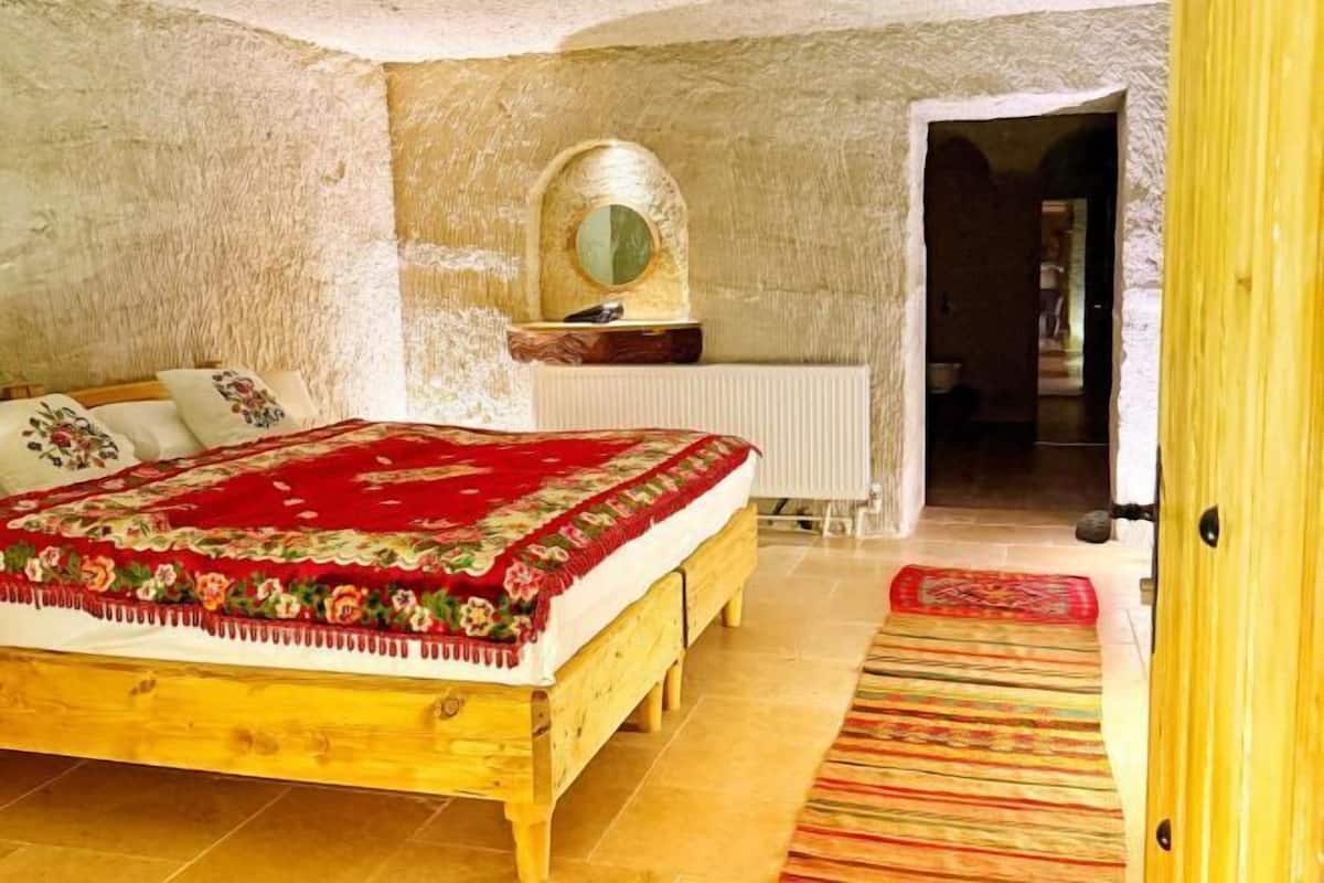 1 bedroom, minibar, individually decorated, individually furnished