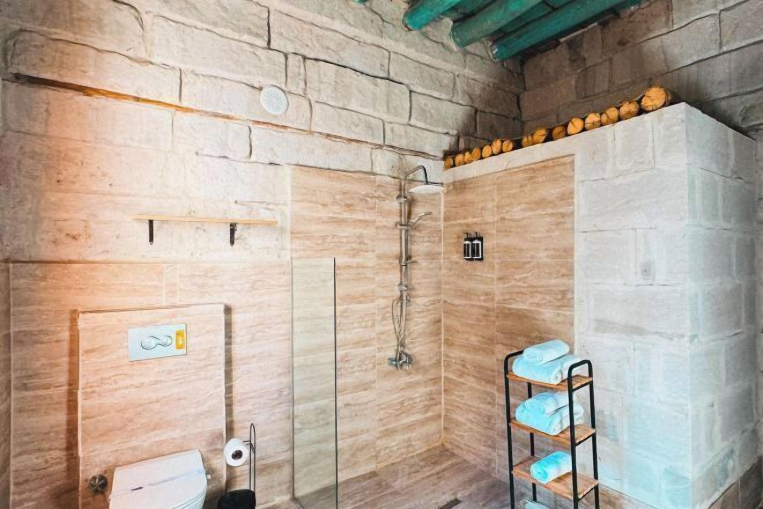 Bathroom | Deep soaking tub, rainfall showerhead, free toiletries, hair dryer