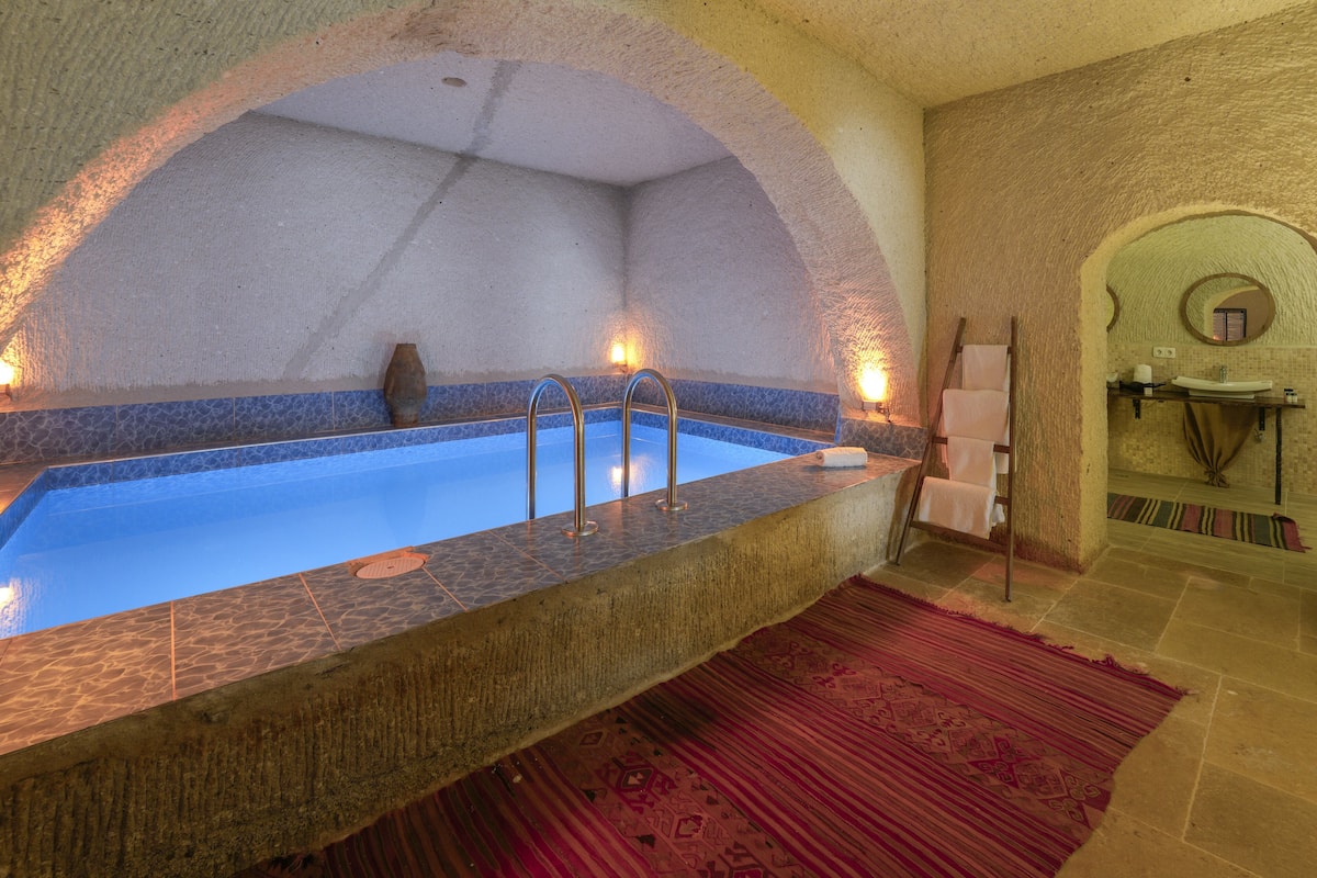 Private pool