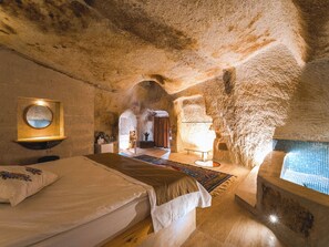 Uzengi Relaxation Pool Deluxe Cave Suite | 迷你吧、特色装修、特色家居、免费 WiFi