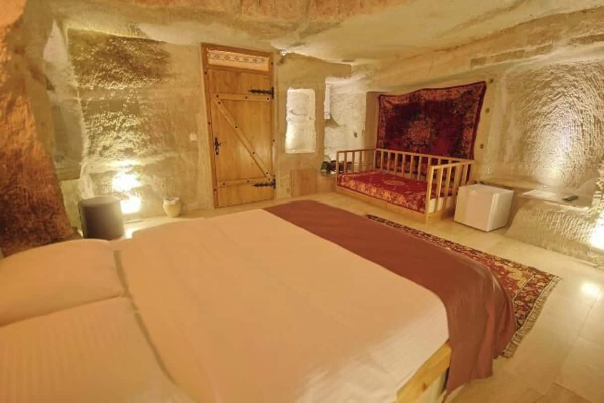 Minibar, individually decorated, individually furnished, free WiFi