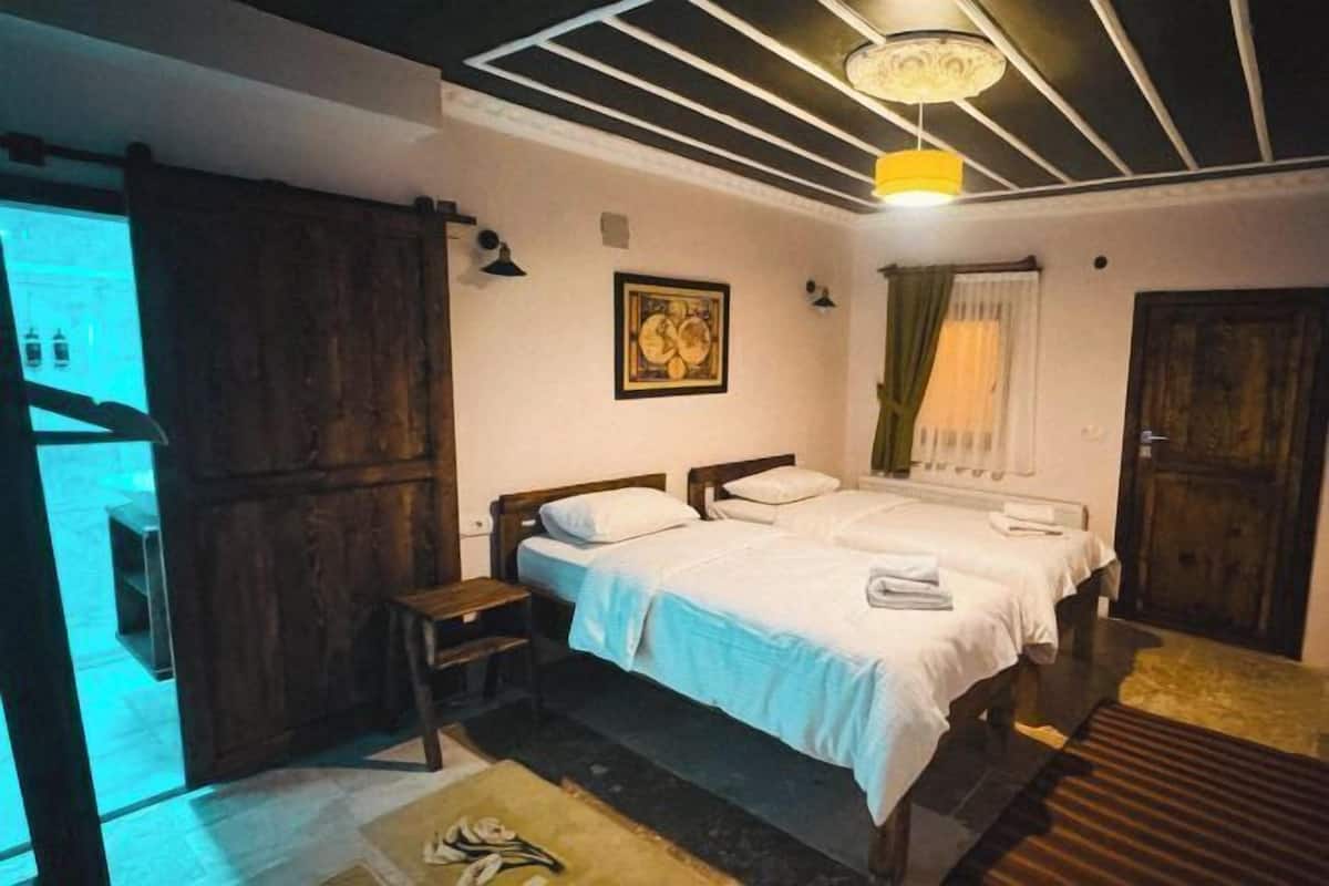 Minibar, individually decorated, individually furnished, free WiFi