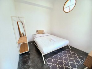 Family House | 3 bedrooms, premium bedding, minibar, desk - Homestay Jogja Rumah Obit By Simply Homy (Sewon)