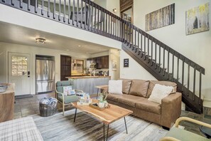 Fernseher, Kamin, Videospiele, Arbeitsbereiche