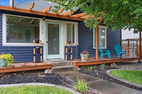 Exterior detail. #StayInMyDistrict TwinFalls Apartment