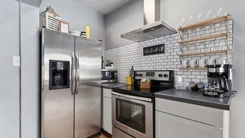 Frigorífic, microones, forn i placa de cuina