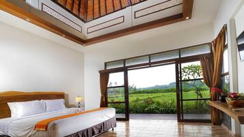 Cottage Deluks, pemandangan kebun | 1 kamar tidur, meja kerja, Wi-Fi gratis, dan seprai linen