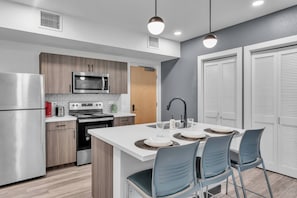 Fridge, microwave, oven, stovetop - Family Wellness Retreat | Near Tennis, Pickleball & Fitness Center (Zephyrhills)