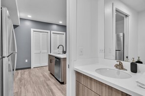 Shower, hair dryer, towels, shampoo