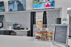 Dining - Top-Tier Wellness Facilities | Luxury Suite | Tennis | Pickleball (Zephyrhills)