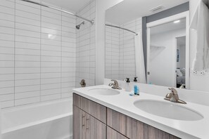 Hair dryer, towels, shampoo - Top-Tier Wellness Facilities | Luxury Suite | Tennis | Pickleball (Zephyrhills)