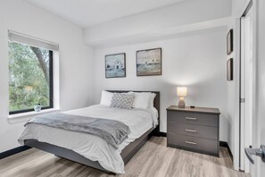 1 bedroom, iron/ironing board, free WiFi, bed sheets - Top-Tier Wellness Facilities | Luxury Suite | Tennis | Pickleball (Zephyrhills)