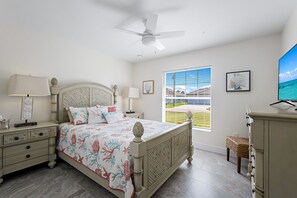 4 bedrooms, iron/ironing board, travel crib, free WiFi - Ultimate Oasis, Family friendly 4 bed house, New heated salt water pool. (Cape Coral)