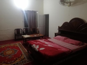 Deluxe Double Room | Iron/ironing board, free WiFi