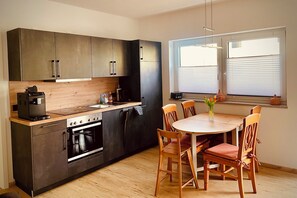 Refrigerador, horno, parrilla de estufa y lavavajillas 