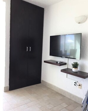 Room, 1 Bedroom, Smoking | Room amenity